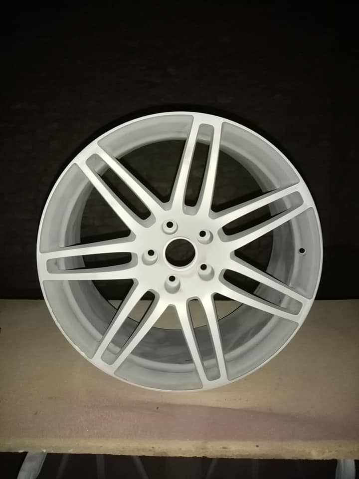 jantes de voitures décapées par aérogommage