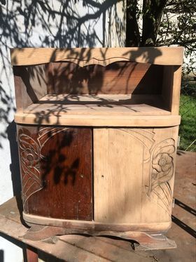 Aérogommage d'un meuble en bois